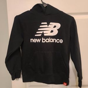 New Balance Black Sweatshirt Size Small (8) Kids.